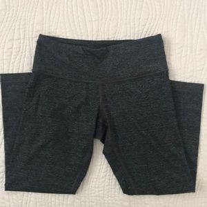 Lululemon gray crops